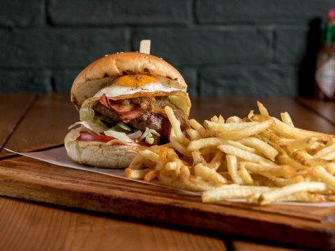 «Gigi Burger»: Εκεί που έχουν φτάσει το burger σε άλλη διάσταση