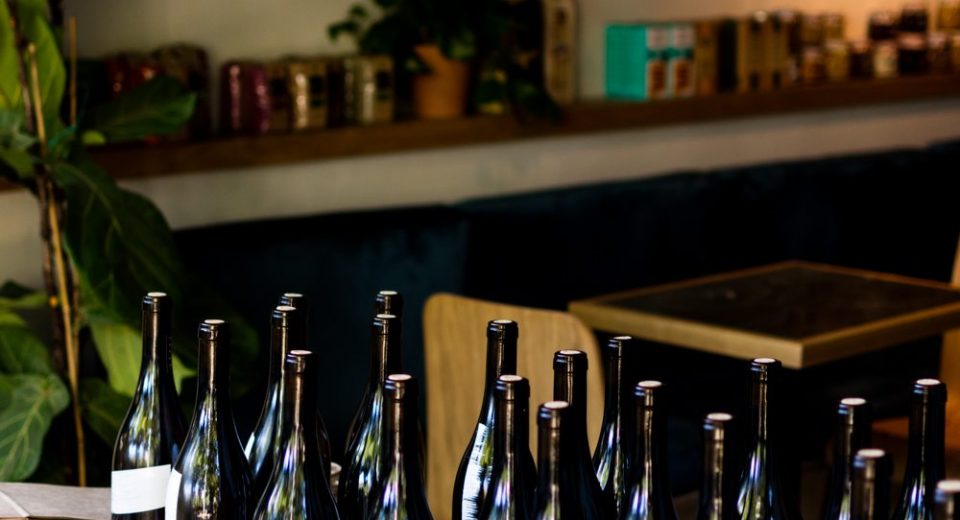 Materia Rrima: Το wine bar του Παγκρατίου θα δροσίσει τις καλοκαιρινές βραδιές στην πόλη