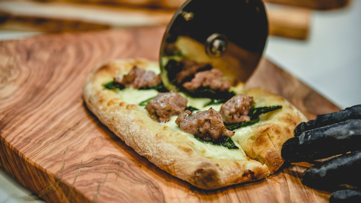 «Pizza Dal Professore»: Ο «καθηγητής» θα φέρει την πίτσα σπίτι μας