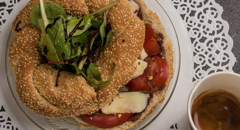 «Kalimeres»: Το πανέμορφο αθηναϊκό bistro σου φέρνει καφέ και brunch στο σπίτι και σου φτιάχνει την ημέρα