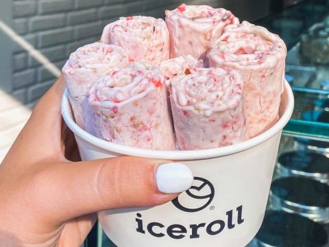 «IceRoll»: Ρολά κρέμας από ολόφρεσκο παγωτό που δεν θα στερηθείς ούτε στην καραντίνα
