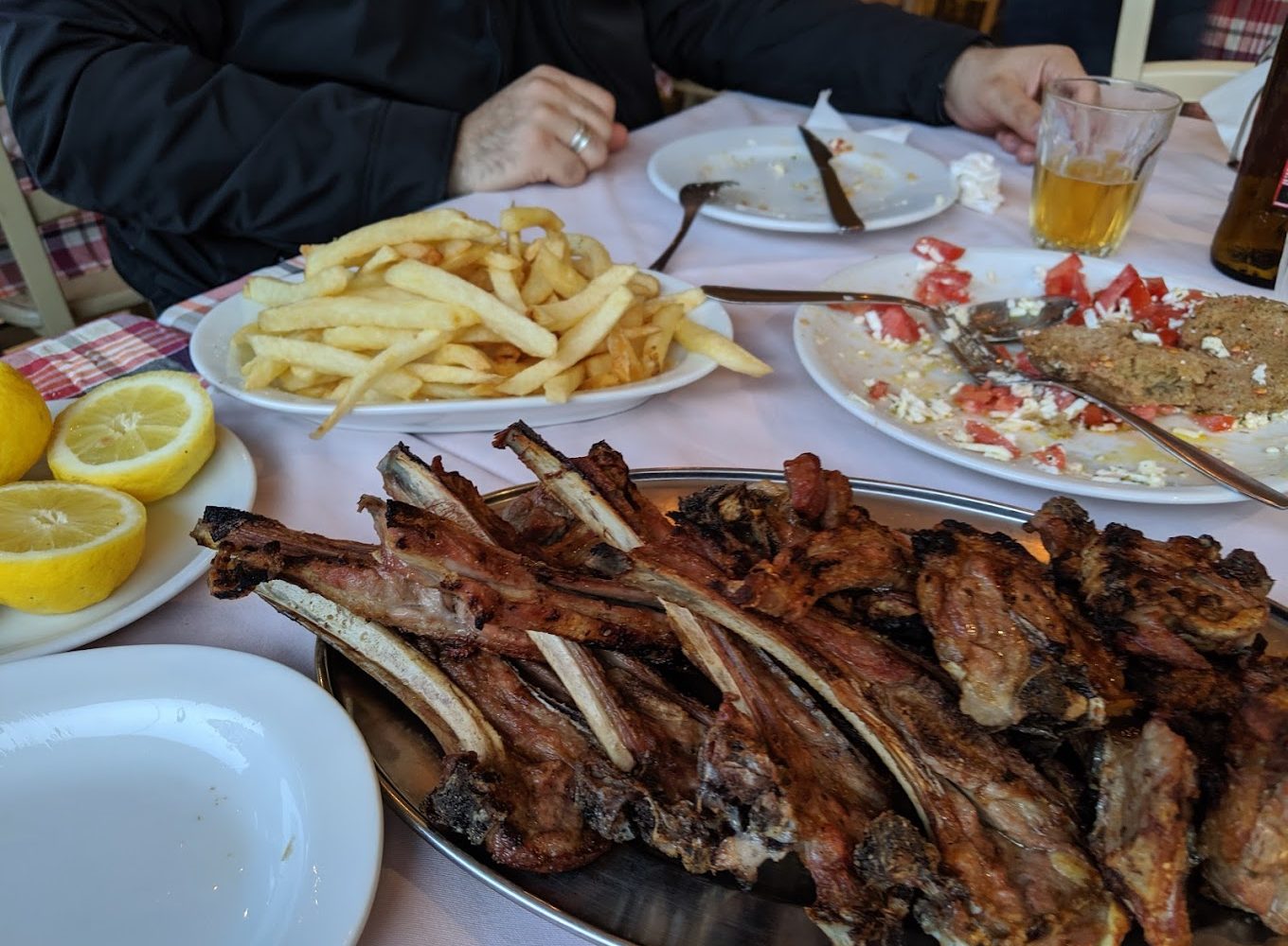 Ο ναός των καλοφαγάδων: Το μαγαζί με τις μεγάλες μερίδες και το πιάτο- όνειρο που έμαθε όλη η Αθήνα (Pics)