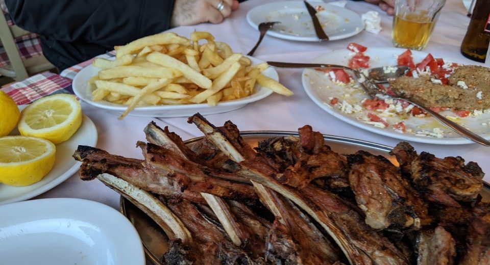 Ο ναός των καλοφαγάδων: Το μαγαζί με τις μεγάλες μερίδες και το πιάτο- όνειρο που έμαθε όλη η Αθήνα (Pics)