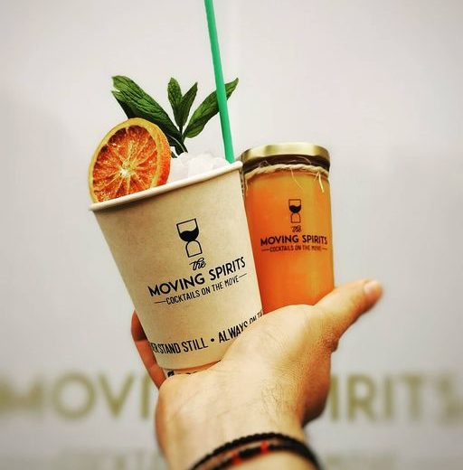 Στο «The Moving Spirits» θα απολαύσεις με delivery ή take away τα καλύτερα κοκτέιλς φέτος το Πάσχα