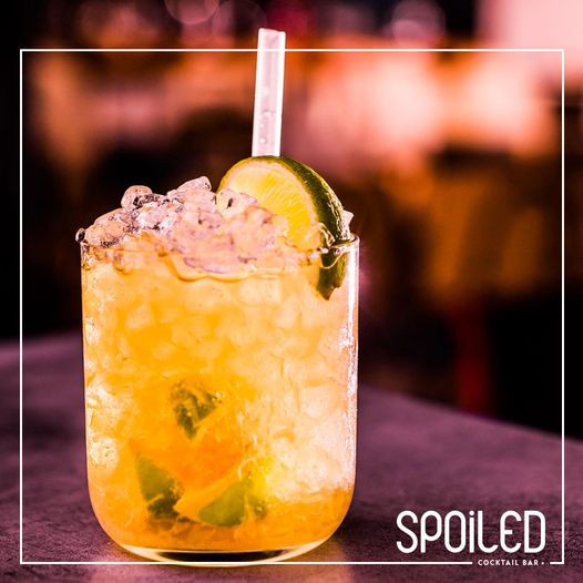 «Spoiled»: Το βραβευμένο cocktail bar φέρνει σπίτι σου τα signature cocktails μαζί με το καλοκαίρι