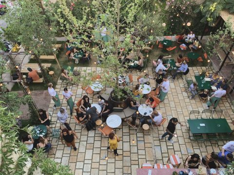 «Λοκάλι»: Η ελληνική εκδοχή της pub που πολύ αγαπήσαμε