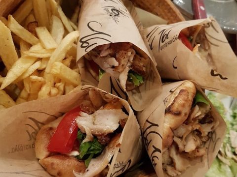 Λιώνει στο στόμα: Το πιο νόστιμο σουβλάκι στην πόλη φτιάχνεται με τα πιο αγνά υλικά (Pics)