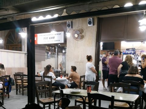 Ξεπερνάει Θεσσαλονίκη, Κρήτη: Το μεγαλύτερο σουβλάκι στην Ελλάδα το φτιάχνουν 3 άτομα κι 1 δεν το κάνει καλά (Pics)