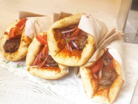 Ψάχνουν όλοι τη συνταγή: Το σουβλάκι- ποίημα που εντυπωσίασε τον Καλυβάτση δεν έχει πατάτα ούτε για δείγμα (Pics)
