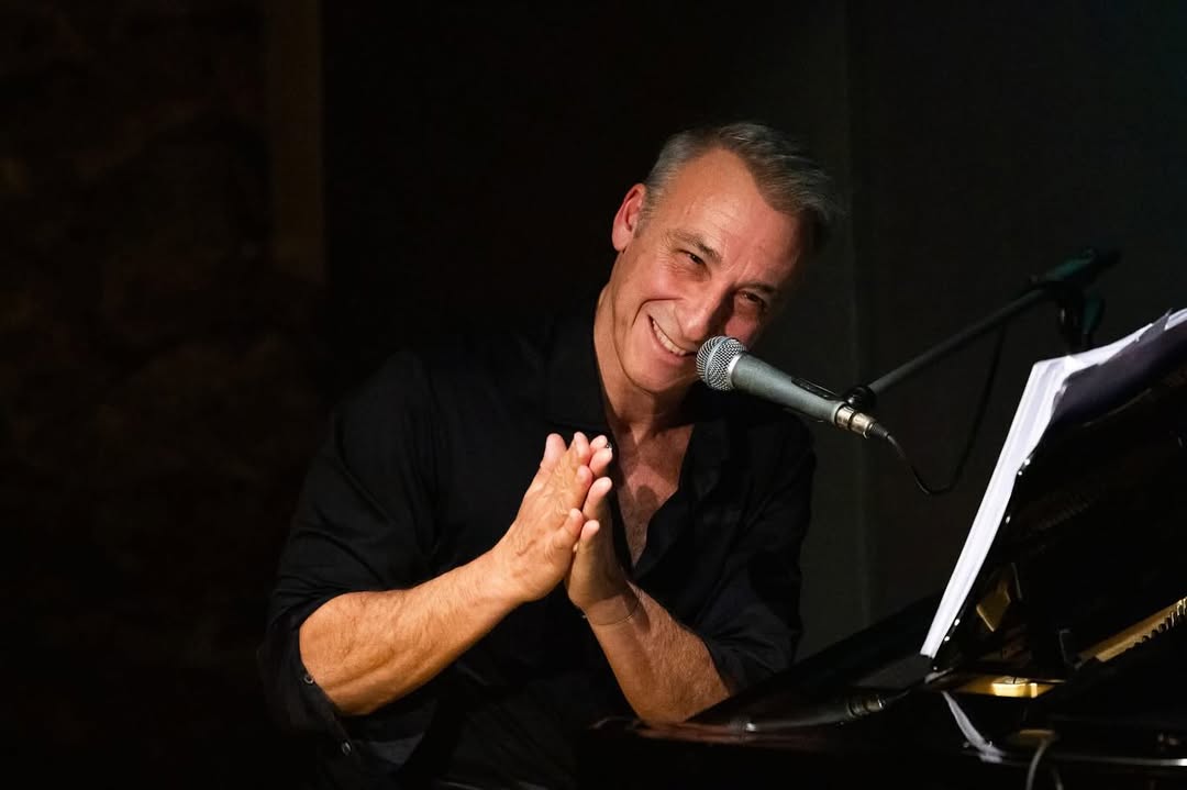Ο Μίνως Μάτσας ενώνει τα ρεμπέτικα με τα blues και τα πορτογαλικά fados στο Ηρώδειο