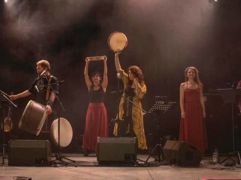 Ένα ξέφρενο Tarantella Party στο Theatre of No