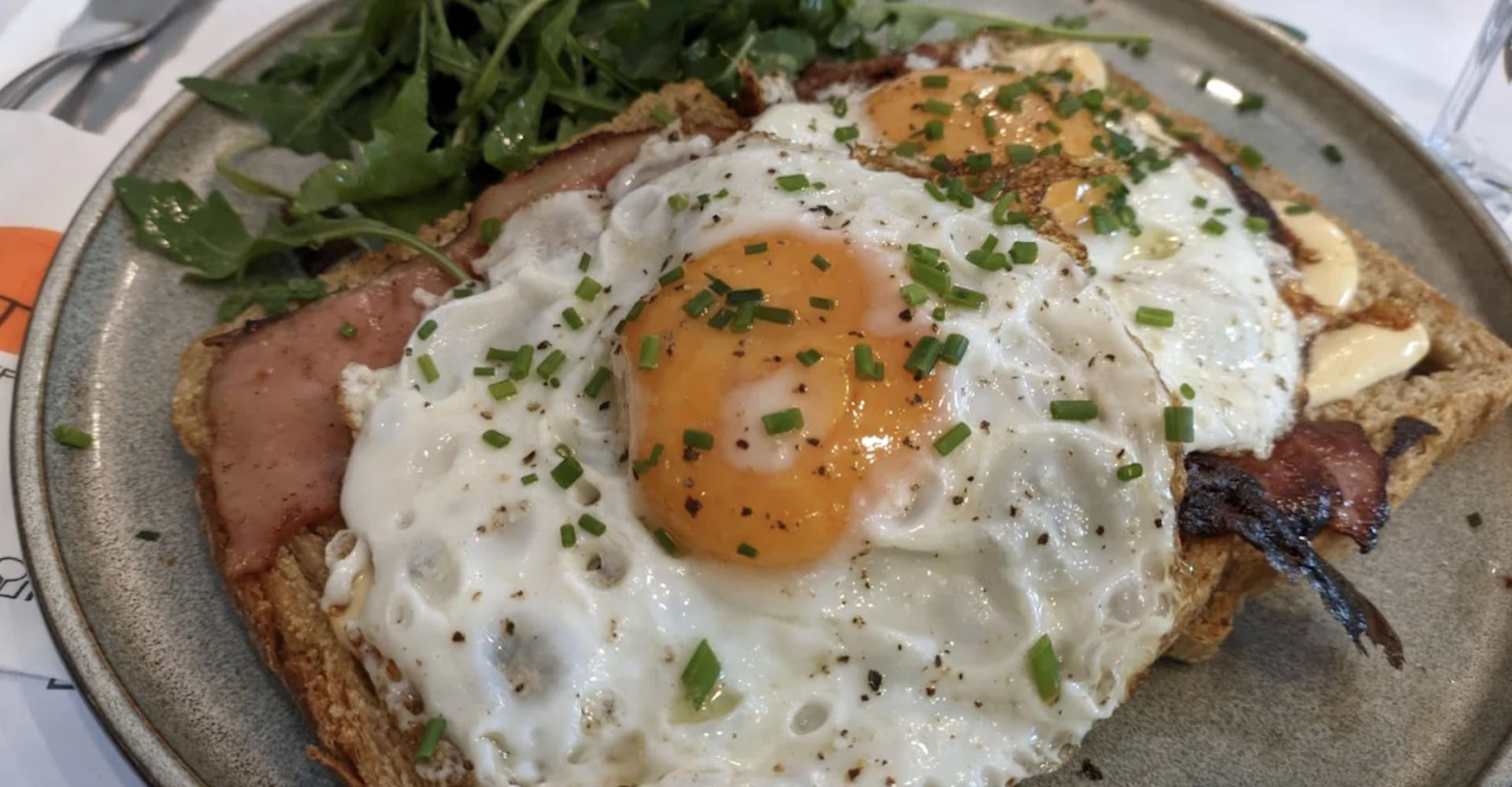 Ξεχωρίζει για το brunch του: Ένα all day bistrot που αξίζει να ανακαλύψεις