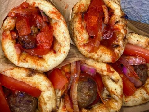 Γιατί είμαστε τόσο αυστηροί με το σουβλάκι και την τιμή του;