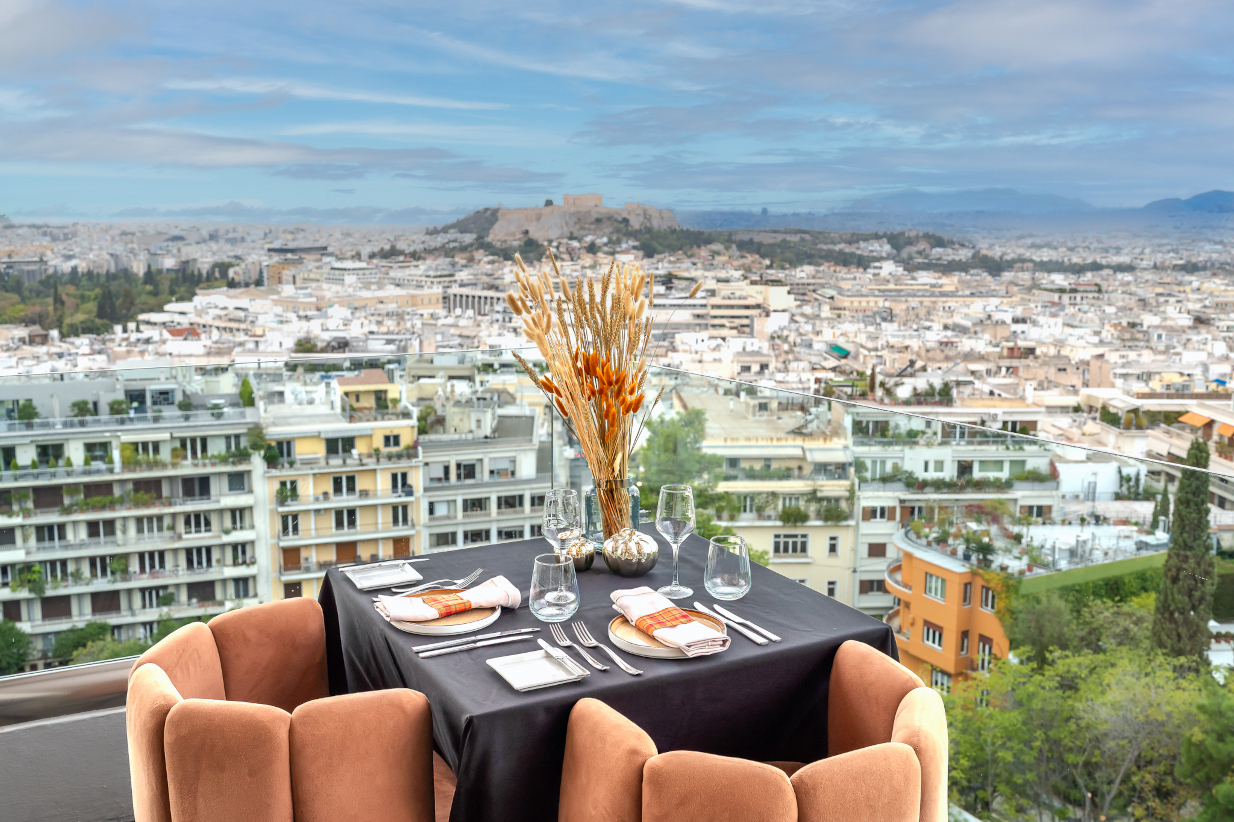 Το Thanksgiving Dinner και το Le Beaujolais Nouveau επιστρέφουν στην ωραιότερη θέα της Αθήνας