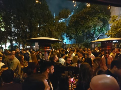 4 μπαρ της Αθήνας όπου το να καταφέρεις να μπεις θεωρείται άθλος