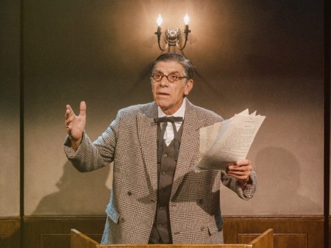 Ο πολυπράγμων κύριος Μπέζος