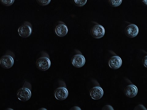 Old World vs New World Wines: Τι ακριβώς σημαίνουν και πώς θα τα ξεχωρίζεις