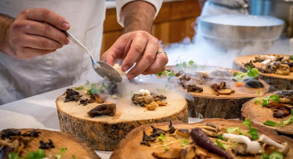 Γιατί το restaurant hopping έχει γίνει τάση στην αθηναϊκή έξοδο