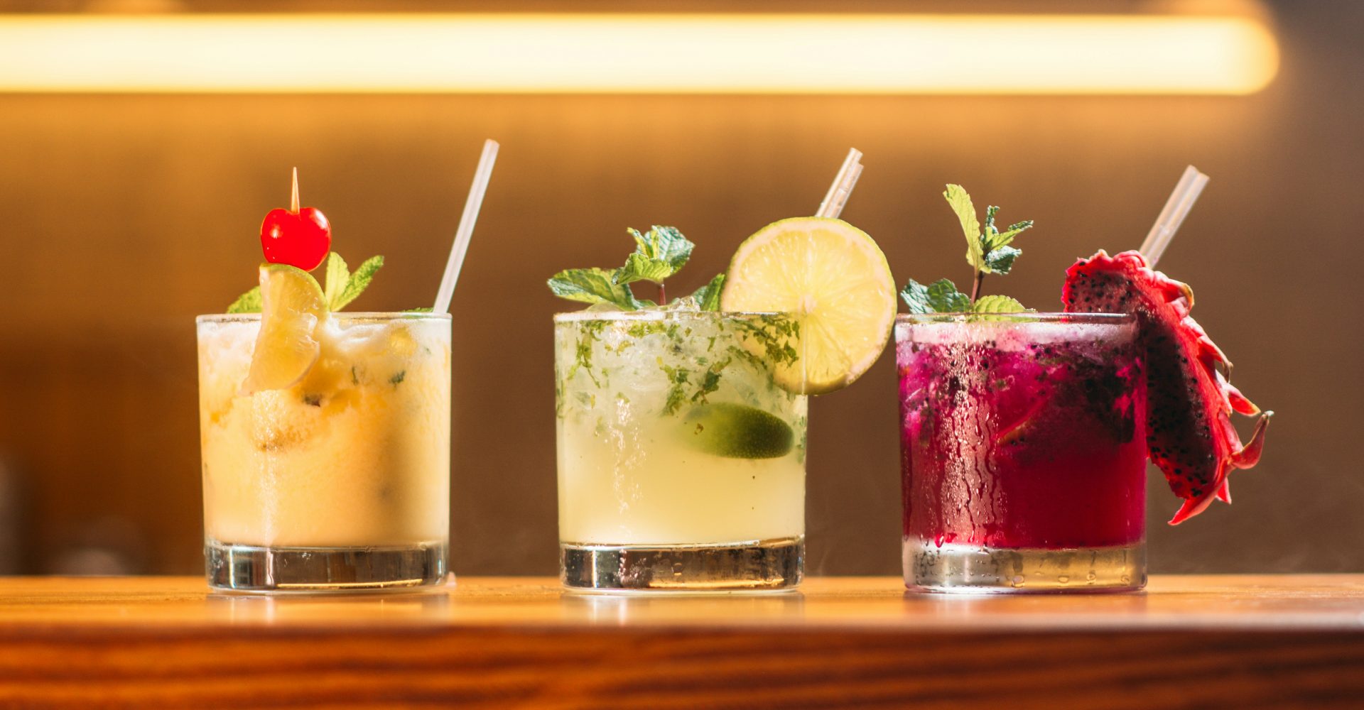 3 festive cocktails για να μην ξεμείνεις από ιδέες