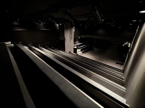 Μια νέα θεατρική σκηνή εμφανίστηκε στην Αθήνα
